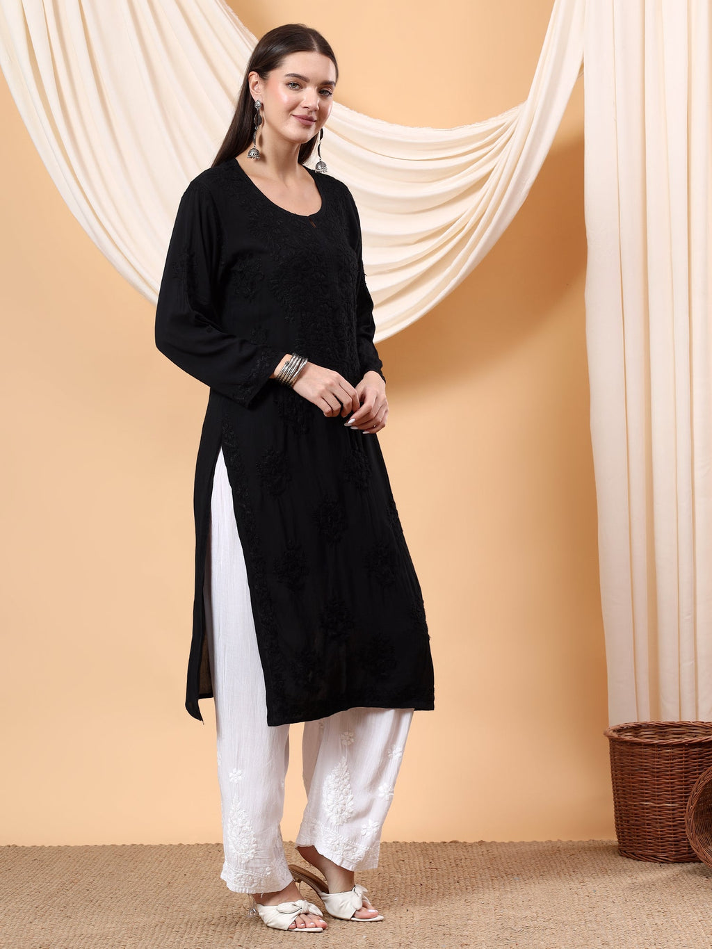 Heer Chikankari Modal Straight Kurta